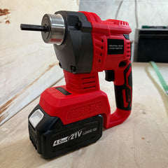 Akumulatorski vibrator za beton 21V x 2 + cev 2 m