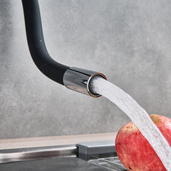 Fleksibilna črna pipa